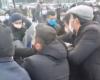 فيديو.. الشرطة التركية تهاجم نائبا على كرسي متحرك