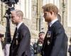 شاهد..الأميران ويليام وهاري يتحدثان سويا في جنازة جدهما
