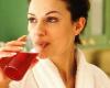 4 آثار مدهشة لشرب عصير التوت البري.. منها تحسين صحة المسالك البولية