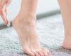 أصحاب الأقدام المسطحة قد يعانون من التهاب المفاصل وآلام أسفل الظهر