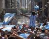 لاعبو الأرجنتين يخففون عن شعبهم المعاناة الاقتصادية