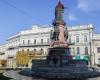 أوكرانيا تزيل النصب التذكاري لإمبراطورة روسية أسست مدينة أوديسا